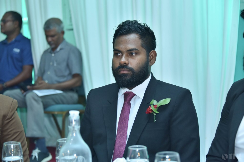One Photos - 0q5di4YAduK4nY9tdFcjsVR0f.jpg