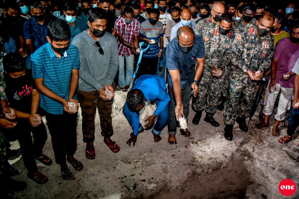 One Photos - 2L4DibCrGrka64wxyZZpbG2tO.JPG