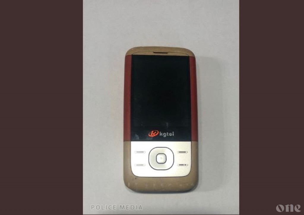 One Photos - 5LdRfmHryFidWoize7t19AEBS.jpg