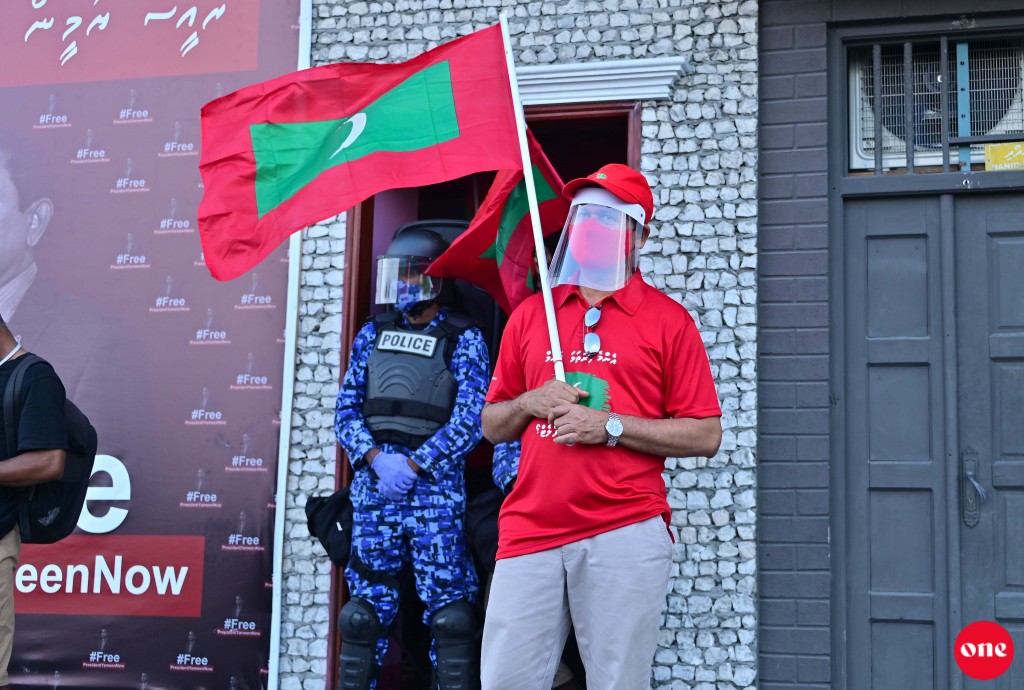One Photos - 7tMJSarf3nlbYqeLPtQa3kiEB.JPG