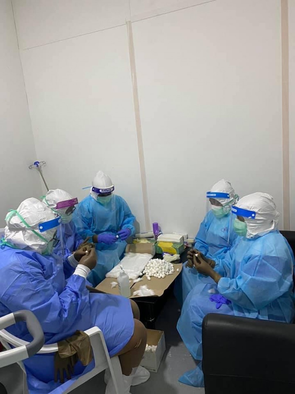 One Photos - AJLVava2SNUu6fAoKeZatBJhP.jpg