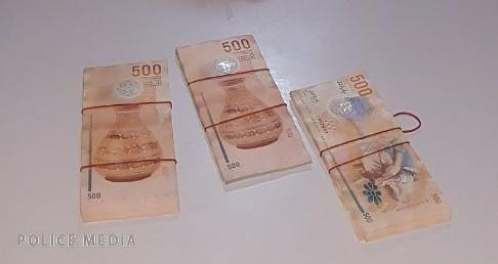 One Photos - B6g4ctFLjJBBzUsWAeA5iZSFn.jpg