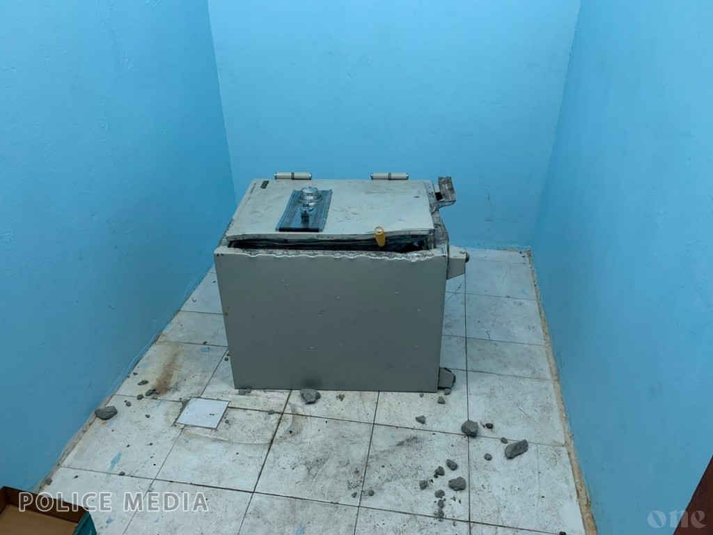 One Photos - CB8zuE0BInwtnjmAazVc6fuel.jpg