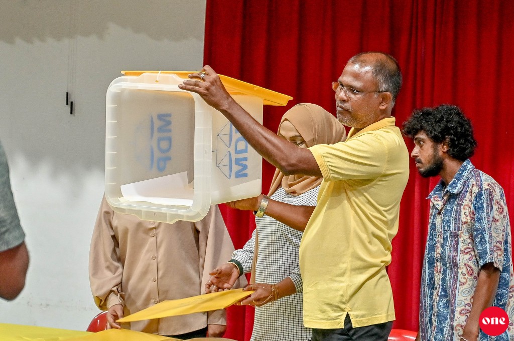 One Photos - DhLPN5VmYhpq87iSij17OSiGb.JPG