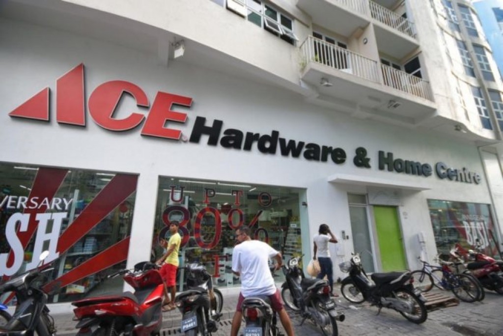 One Photos - Ejbg10yMCtV7akOOTRGznACyc.jpg
