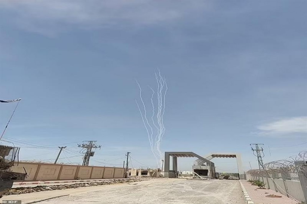 One Photos - EtIH9pzvHaBZYPSlFQ8xR1IKm.jpg