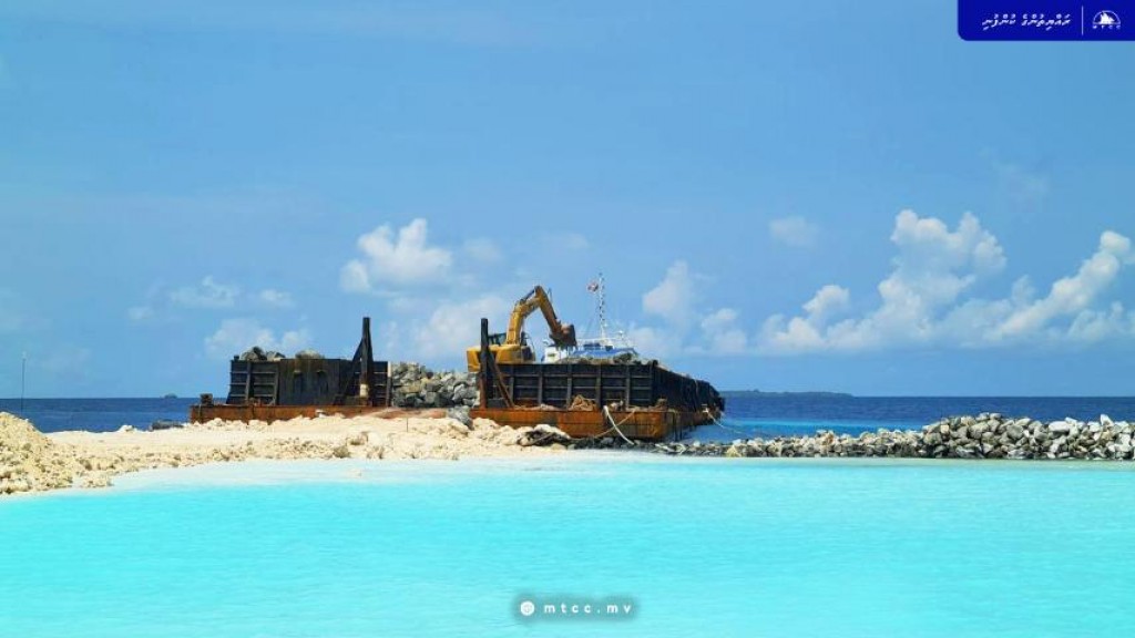 One Photos - FtLZuc8cL7zSBjDdUiLWjAApy.jpg