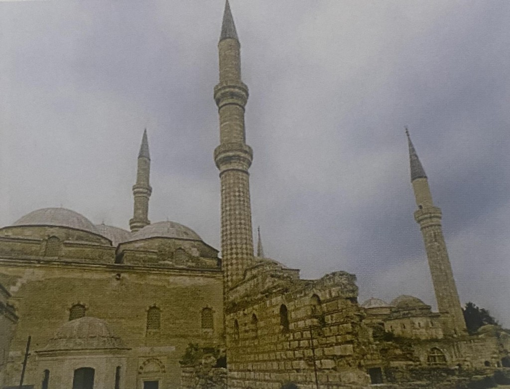 One Photos - GbmSOYr2njuV2g5FAz80nUo32.jpg