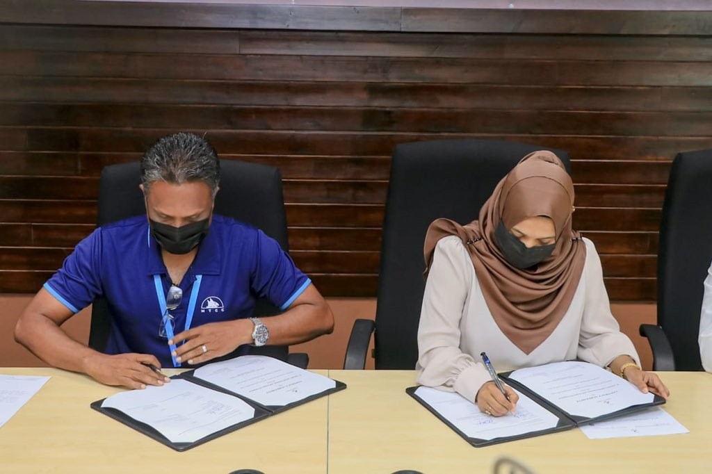 One Photos - JnNMaMPX9Td3GJwDxSbGffPNB.jpg
