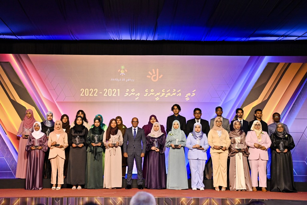 One Photos - PNh5VP25aq8jAAPTcl09GkUxl.jpg
