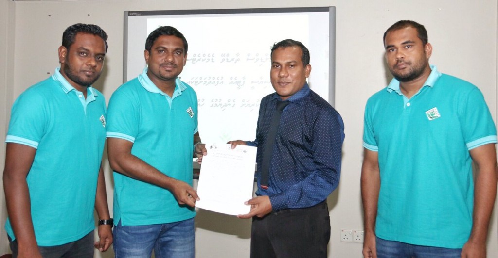 One Photos - SyOuIWlWlBm0yRv0898S3YOMn.jpg