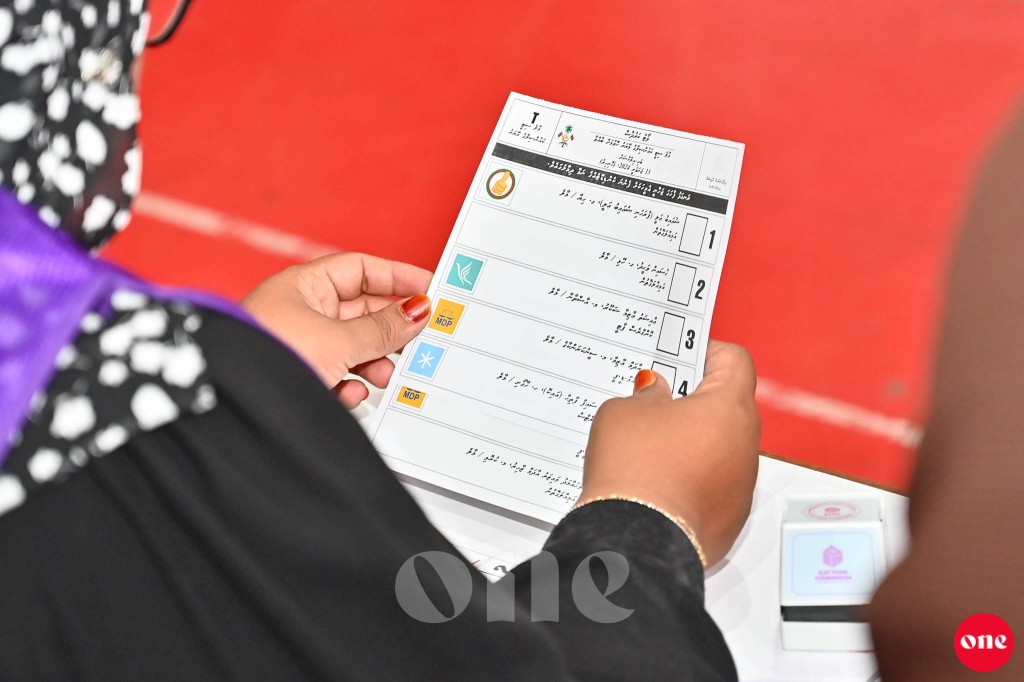 One Photos - USl457Y3Hk2UHOnOzUSztkR0y.jpg