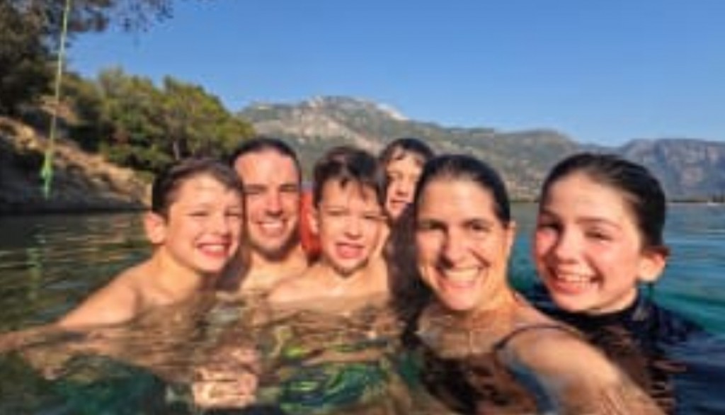 One Photos - Wj67ATFHiUejmQy6AX24bXNqr.jpg