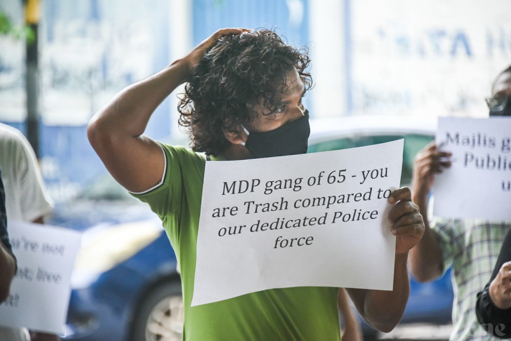 One Photos - dks8d66io9ALsprgOxHiLZhFH.jpg