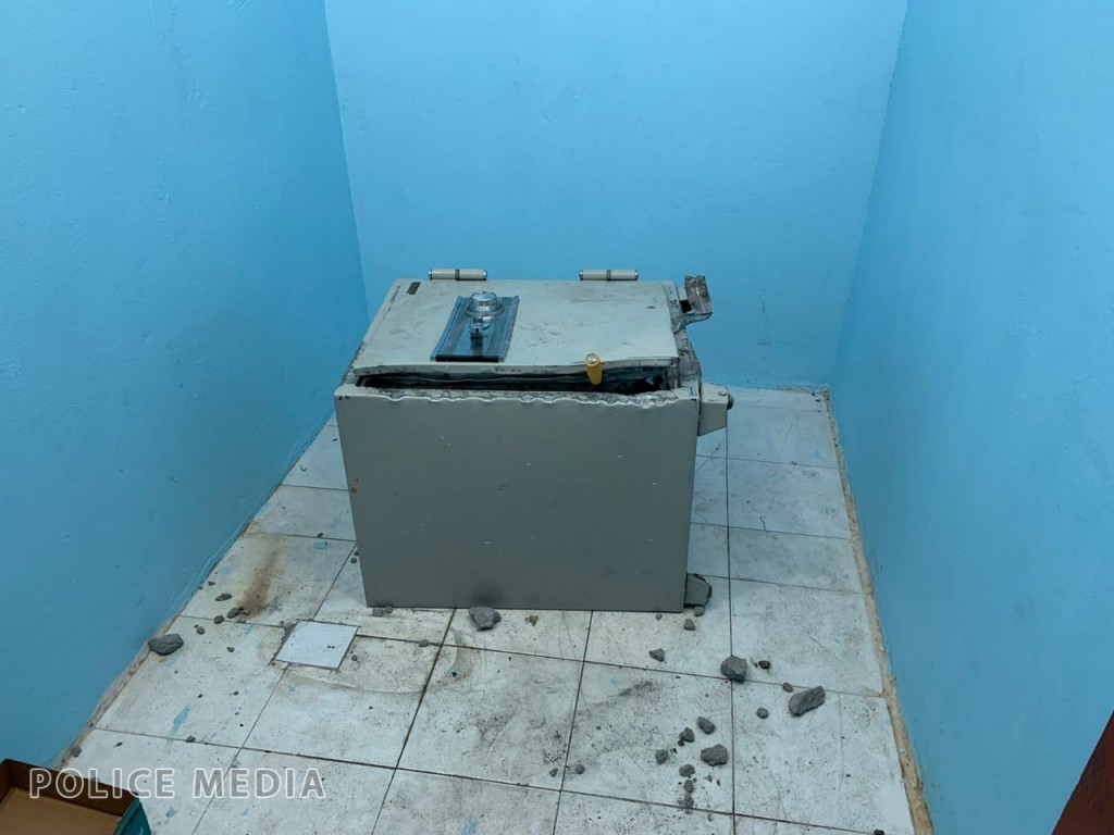 One Photos - dzOlnaAkEw4Rtq8IHpR3AFMzs.jpg