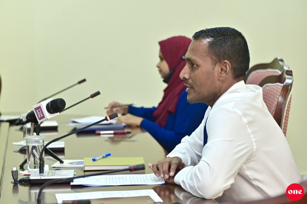 One Photos - eaqf583jstDc4BAM78JpJ2B98.jpg