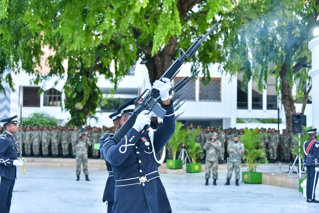 One Photos - ffxQMUFohZnJySNBnwkOmjVmS.jpg