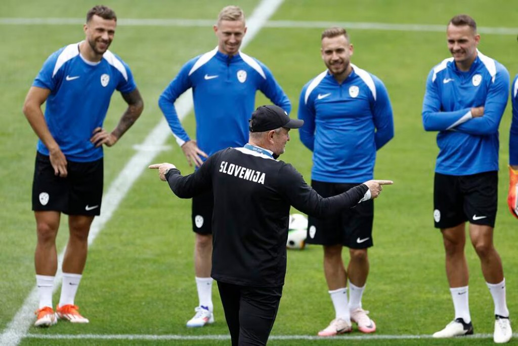 One Photos - jZCaap2N4ceLvRJuuJZrjuhLq.jpg