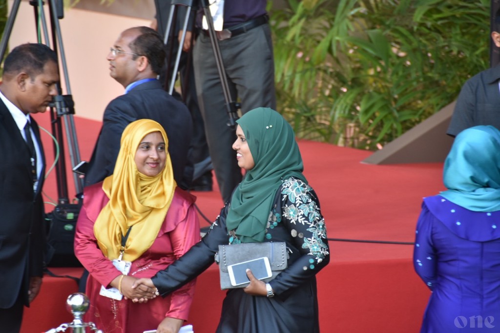 One Photos - ky9DOk5Um53faHALn18kiuqaR.jpg