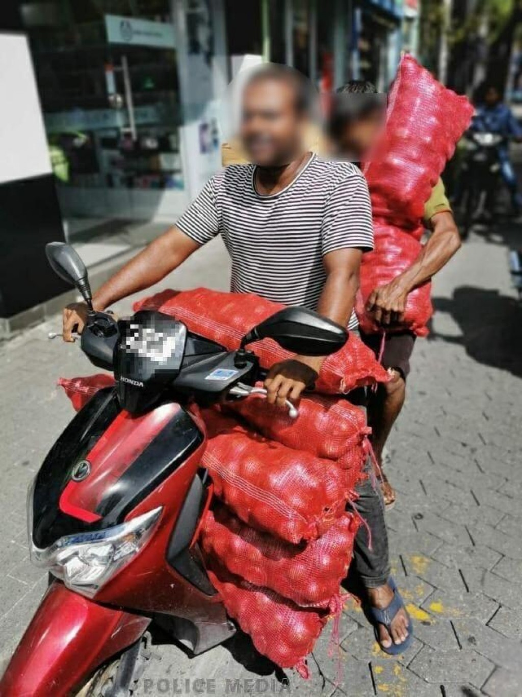 One Photos - mwLPPgH0rf5mCqPnYBXRgl3rX.jpg