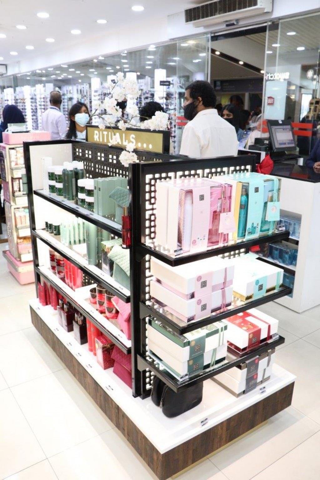 One Photos - nQnI2DnYcOWIR9H9gxA0330bK.jpg