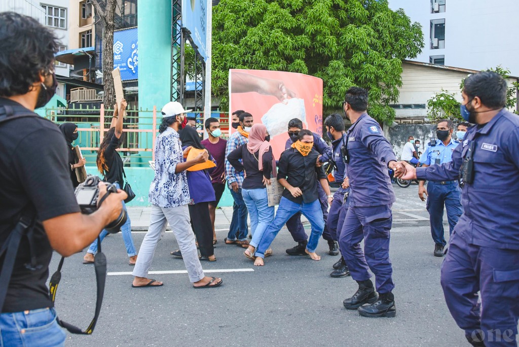 One Photos - nyfQ0uHG1QTrEVDNZFqJARLMI.jpg