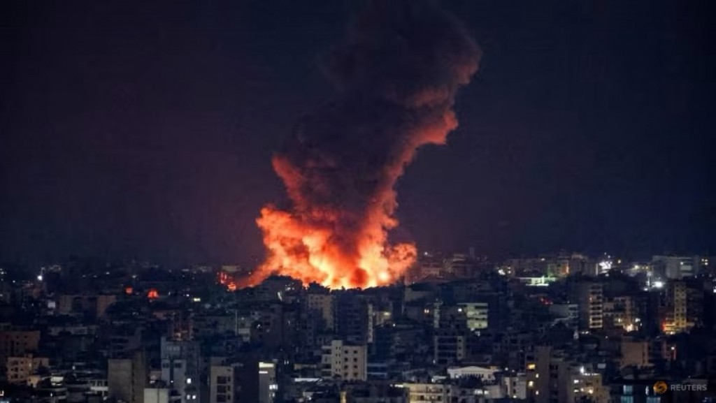One Photos - rDPOwBui4nkaMR5sPQxzummhF.jpg
