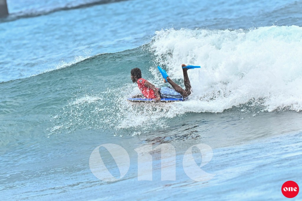 One Photos - rZz2SguFlS55IQMZV6Pr5zVh9.jpg