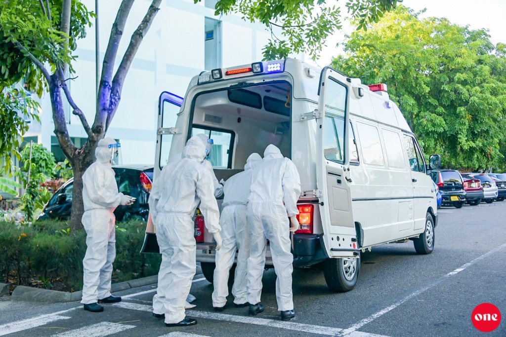 One Photos - xUGEDfpR38cvp5r0rXMj3ey5U.jpg