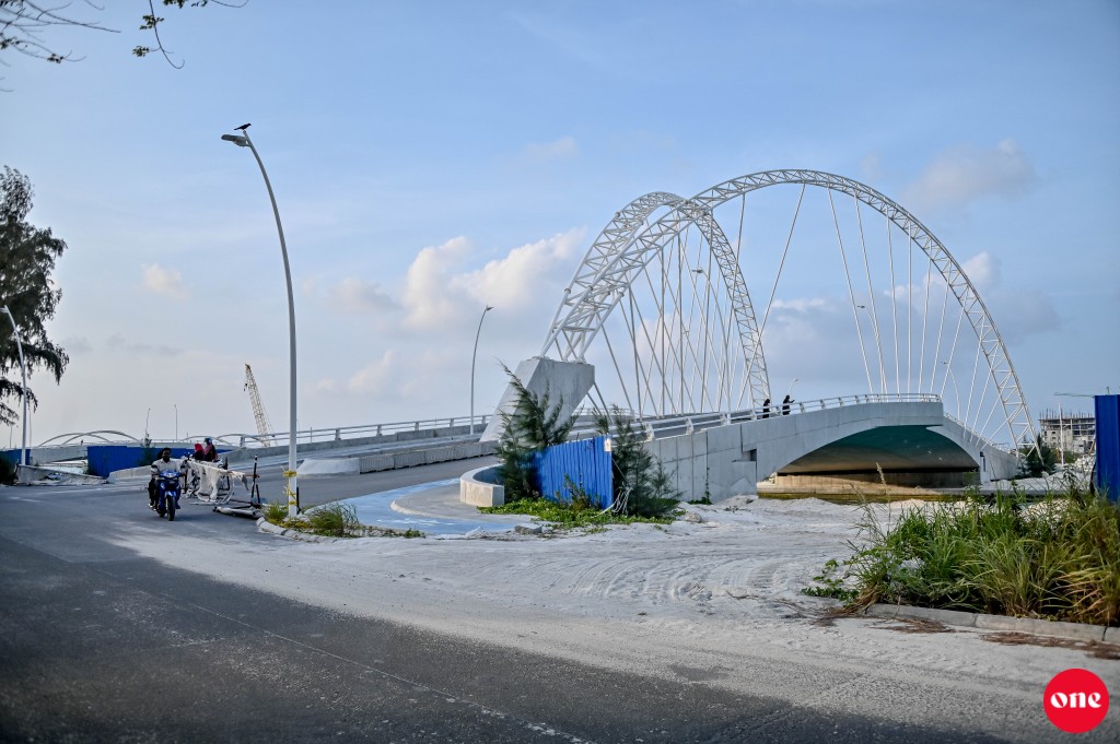 One Photos - y6fz999inj2kGkcO6Hhee2xH7.JPG