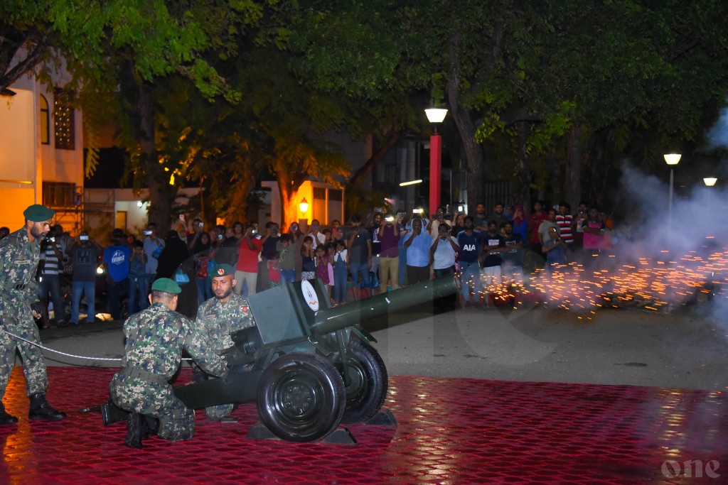 One Photos - yZbgiNvYQ6Wexxu2bVDVqNe9I.jpg